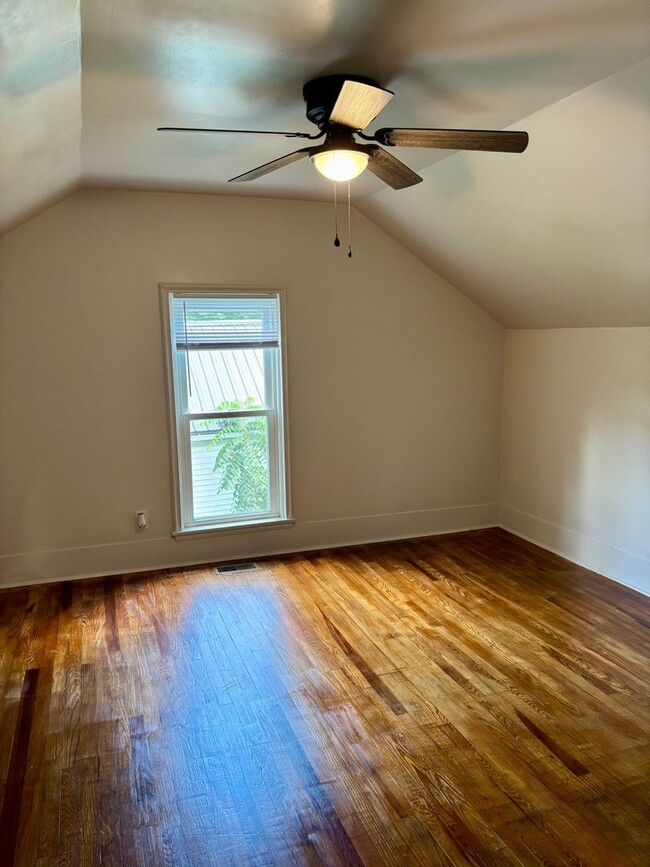 Building Photo - Check Out This 4-Bed/1-Bath House in Bluff...