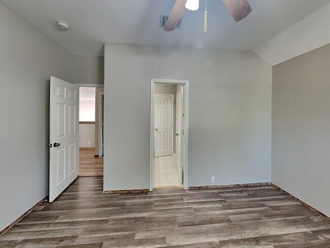 Building Photo - 2815 St Maria Dr