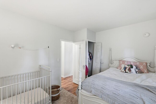 Building Photo - Bright Alexandria Condo with Private Patio & Community Pool!