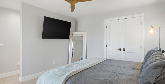 Building Photo - Late Summer Furnished Executive Extended Stay Rental on Old Mission Peninsula