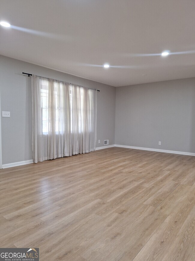 Building Photo - 1605 Brockett Rd