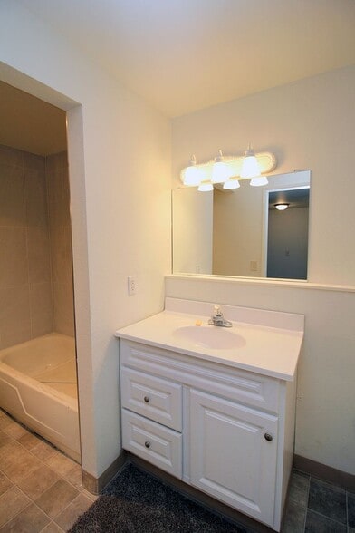 Building Photo - 2658-2658 SE 125th Ave