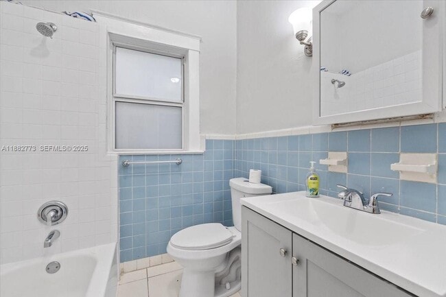 Building Photo - 34 SW 18th Rd