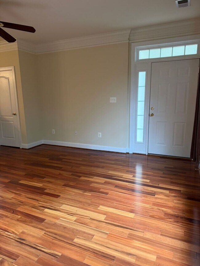 Building Photo - 908 Orchard Ridge Dr