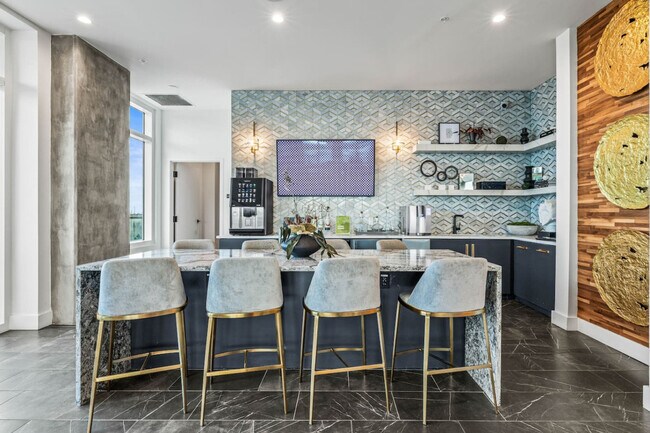 Building Photo - 617 N 12th St