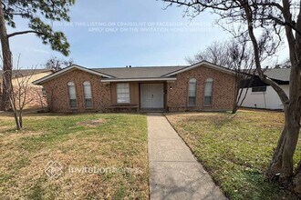 Building Photo - 2324 Lovell Dr