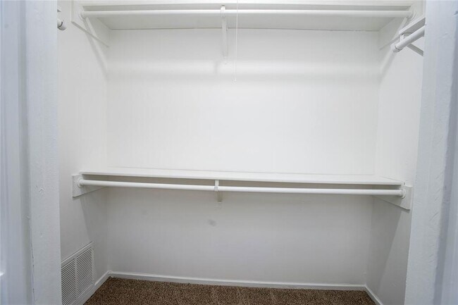Building Photo - 1320 E Red Cedar Cir