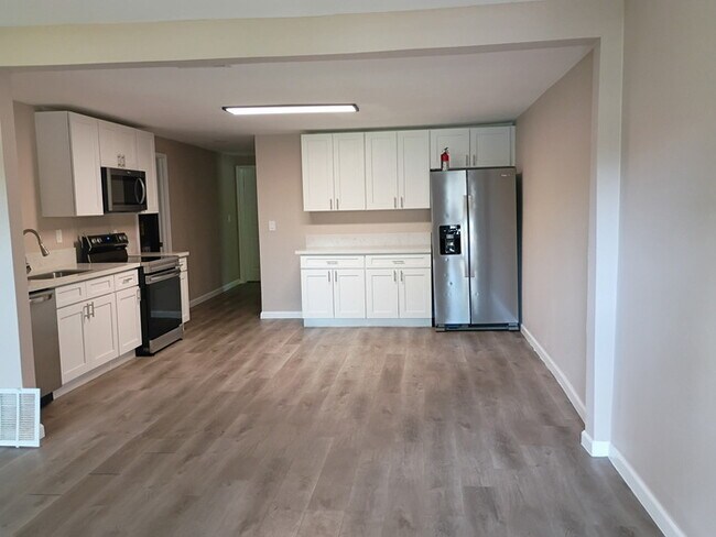 Building Photo - 117 Ruberia Ave