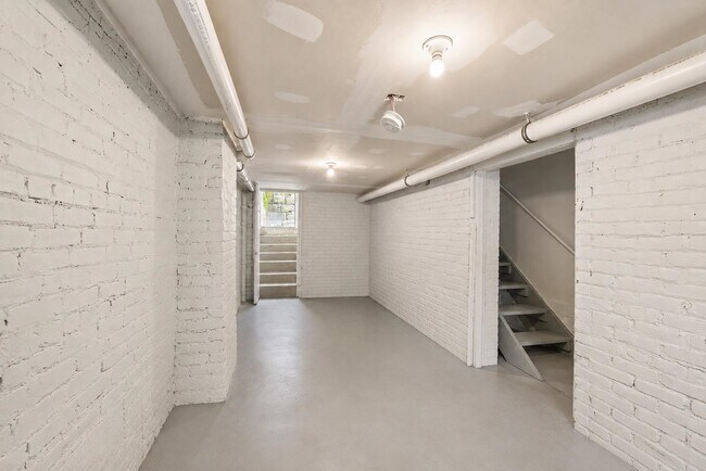 Building Photo - 385 1st St