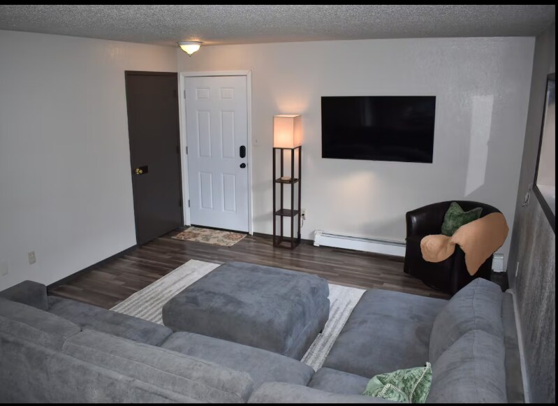 Building Photo - 3520 E 42nd Ave