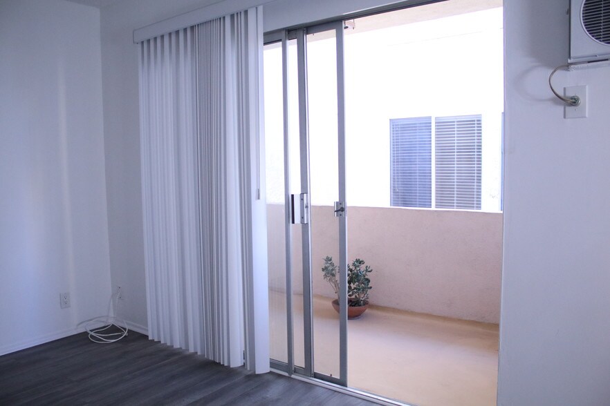Living Room Entrance to Balcony - 1737 Glendon Ave