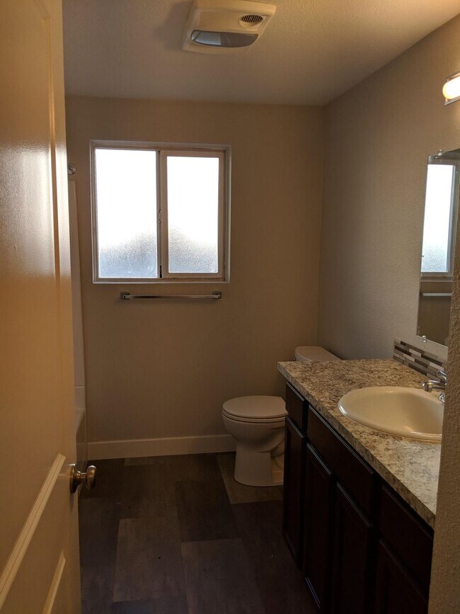 Building Photo - 613/615 NW 9th Avenue