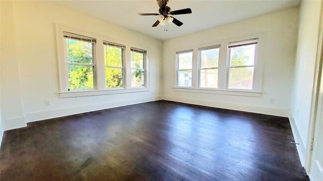 Building Photo - 2421 Cleburne St