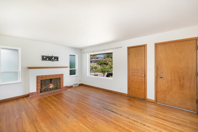 Building Photo - 723 N 81st St