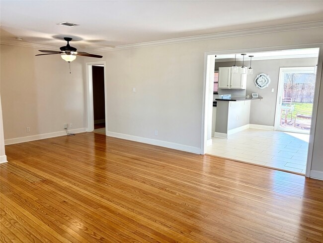 Building Photo - 5019 Poinciana Dr