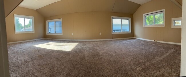 Building Photo - 627 Houser Dr