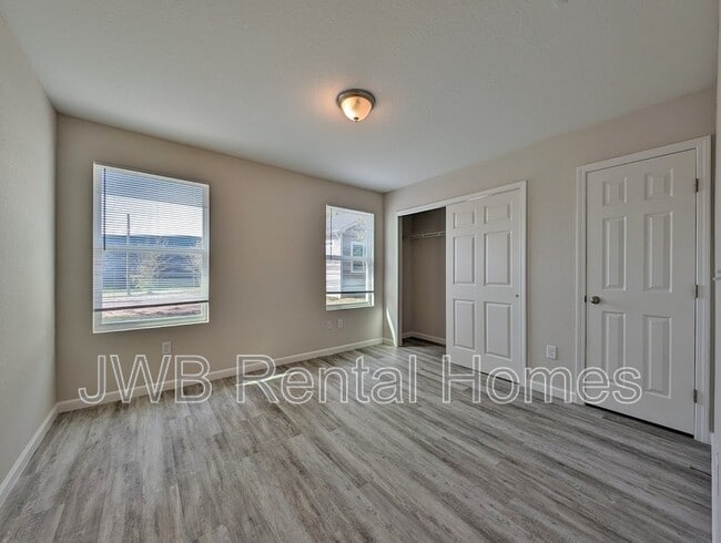 Building Photo - 2124 Clemente Dr
