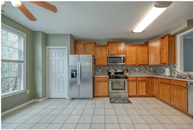 Building Photo - Newly Renovated 3 Bed 2.5 Bath Townhouse in Wexford available NOW!