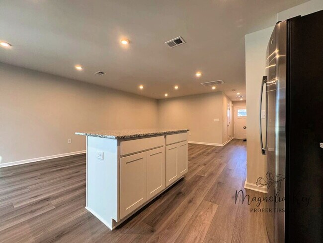 Building Photo - New 3 bed 2.5 bath Townhouse in Forestbrook