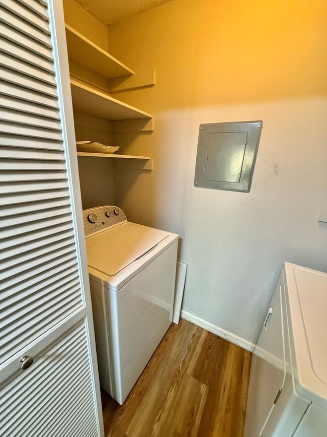 Building Photo - ONE MONTH RENT FREE Fully Renovated 2 Bed, 2 Bath Condo in South Charlotte