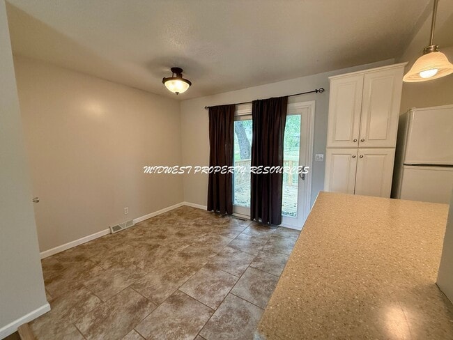 Building Photo - Cozy 3 Bedroom Home in Blue Springs