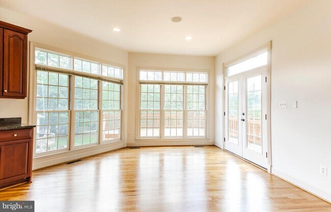 Building Photo - 9005 Edgepark Rd