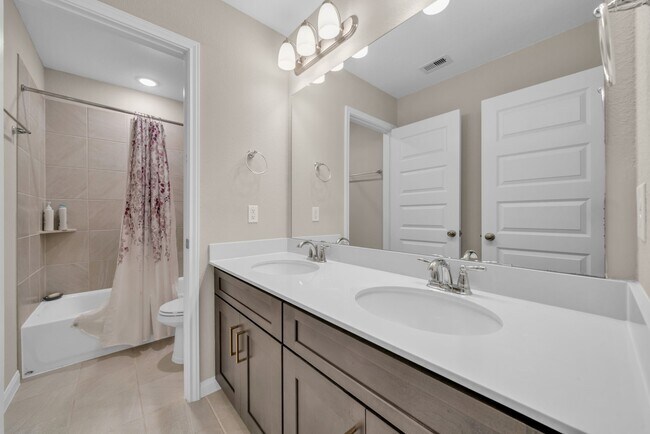 Building Photo - 2030 Woodland Pine Ct