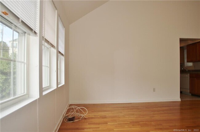 Building Photo - 673 Hope St