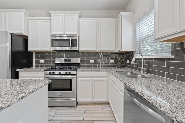 Building Photo - 307 Parkside Dr