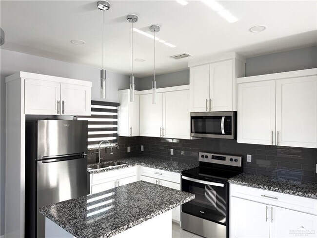 Building Photo - 1602 Angelina Dr