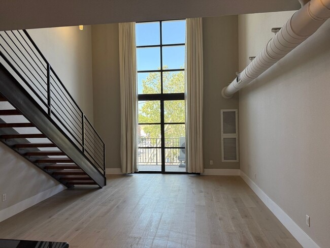 Building Photo - Modern San Jose Condo