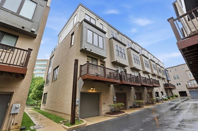 Building Photo - 6924 Rockledge Dr