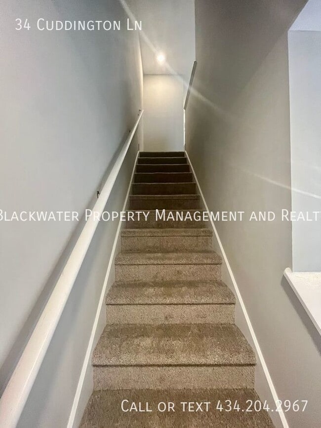 Building Photo - 34 Cuddington Ln