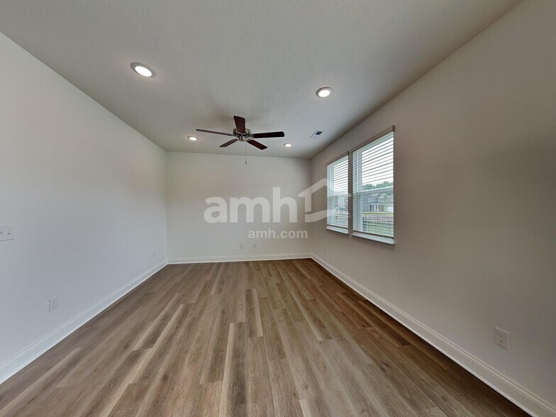 Building Photo - 405 Golden Maple Pl