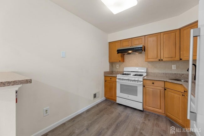 Building Photo - 65 Diamond Ln