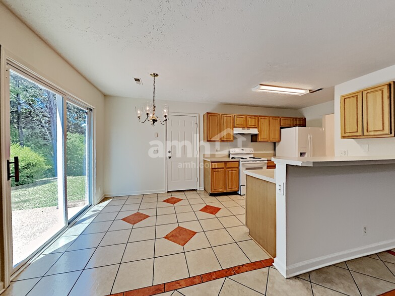 Building Photo - 2425 Edencrest Dr