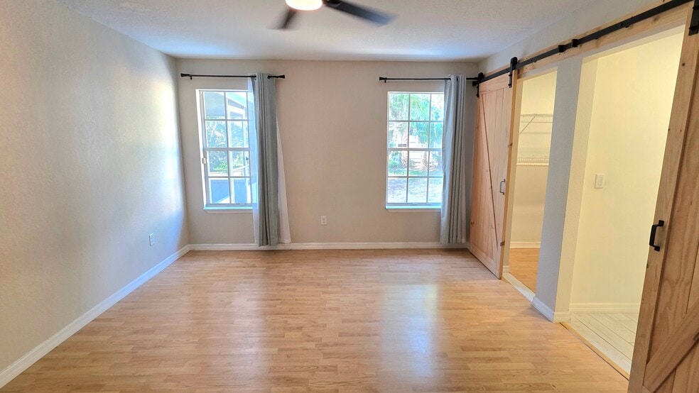 Building Photo - 325 E Plymouth Ave