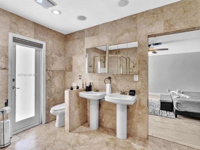 Building Photo - 413 Tamarind Dr