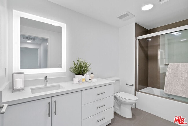 Building Photo - 325 N 1st St