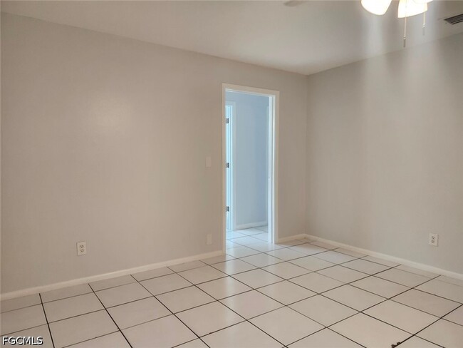 Building Photo - 1901 SE 15th Pl