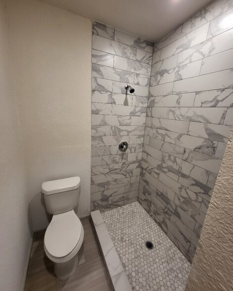 Building Photo - 647 Hammond Ave