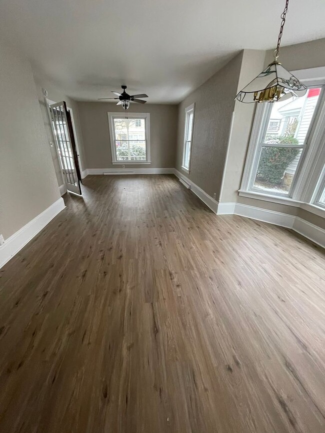 Building Photo - 118 S 8th St