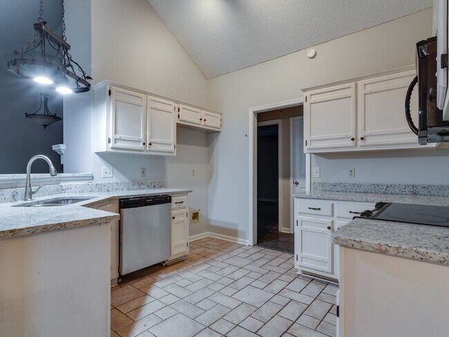 Building Photo - Spacious 3BR/2BA Bartlett rental home in GREAT location!