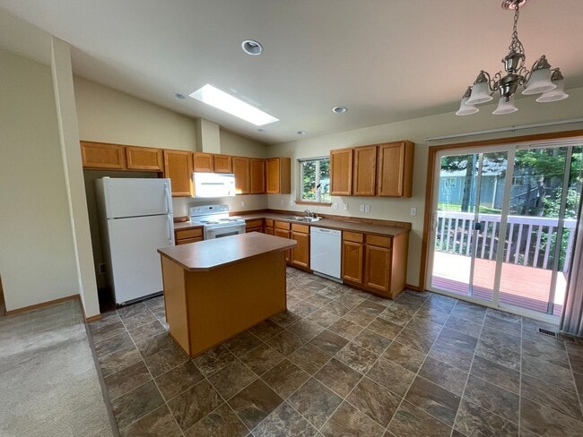 Building Photo - Beautiful Spacious 4 Bedroom 2.75 Bathroom Home in Quiet Coupeville Neighborhood!