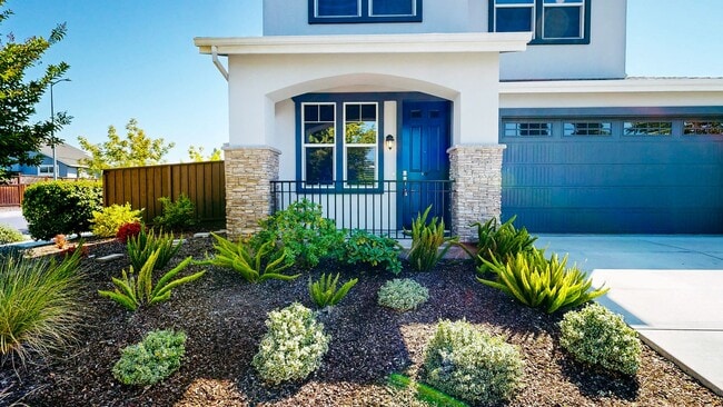 Building Photo - Rare Santa Rosa Four Bedroom house in Desi...