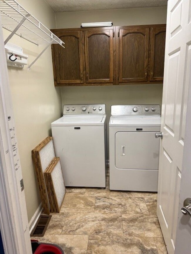 Building Photo - 3 Bedroom / 2.5 Bathroom - Home in Cookeville!