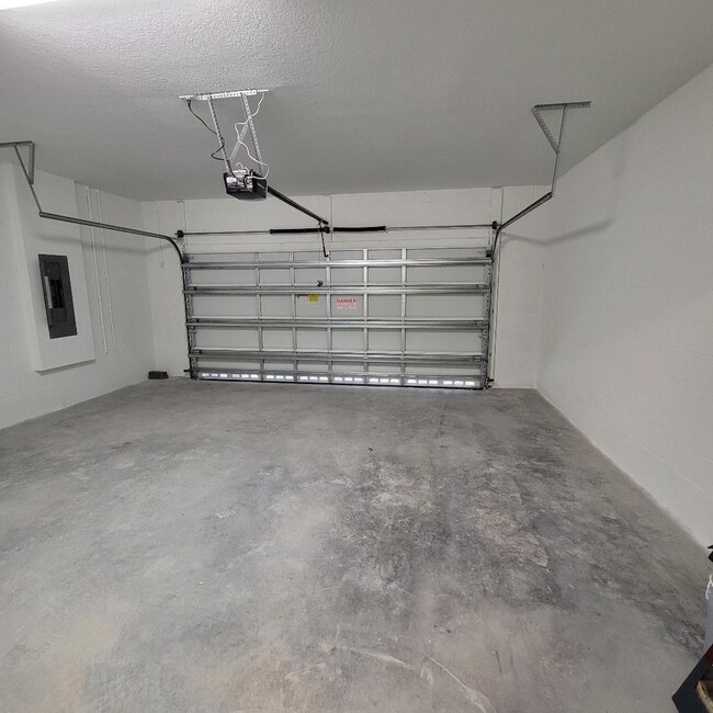 Building Photo - 8978 Zevon Ct