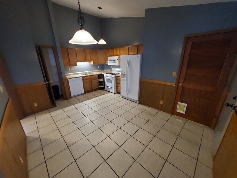 Kitchen - 2450 Hopkins Dr