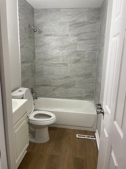 Building Photo - 438 Red Tulip Ct