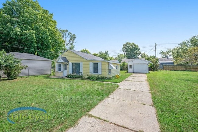 Building Photo - 1314 Beechwood St NE